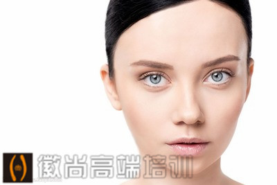 秋季不一样的淡妆，带你做个自信的素颜美女